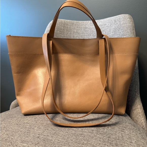 Madewell Medium Essentials Leather East/West Tote in Carved Wood - Picture 2 of 6